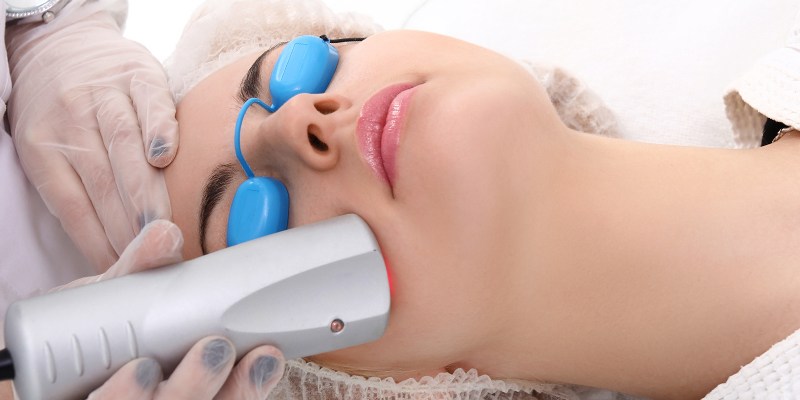 8 Best Derma Rollers Of 2024 For Microneedling, Per Dermatologists