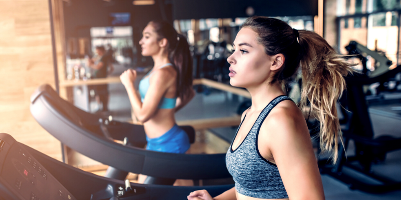30-day-workout-plan-weightloss-female-on-treadmill
